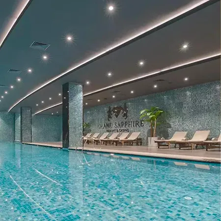 Grand Sapphire Holliday