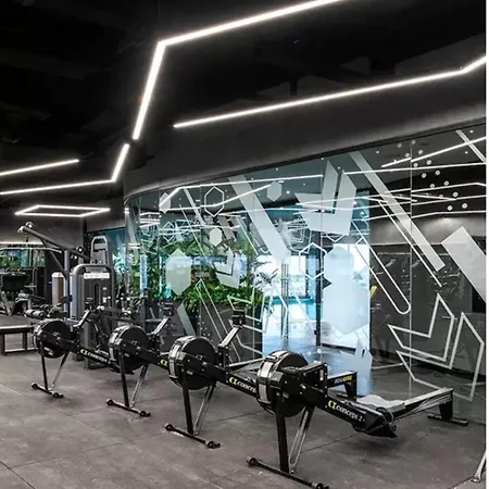 Daire Grand Sapphire Holliday *