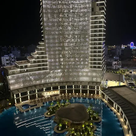 Grand Sapphire Holliday Daire