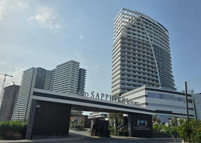 Grand Sapphire Holliday