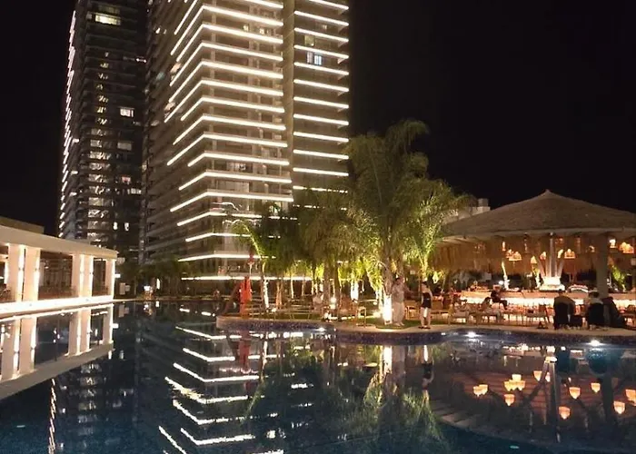 Grand Sapphire Holliday