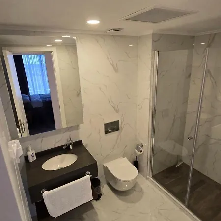 Grand Sapphire Holliday