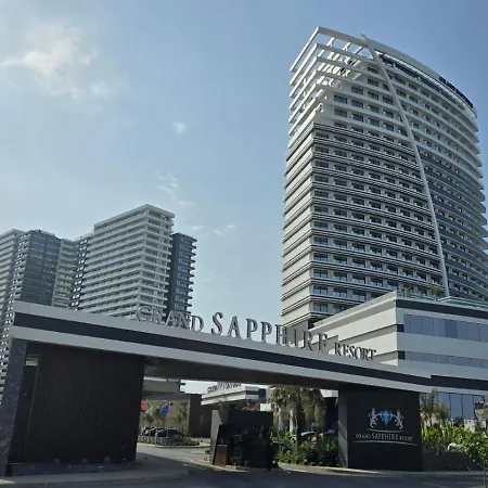Grand Sapphire Holliday
