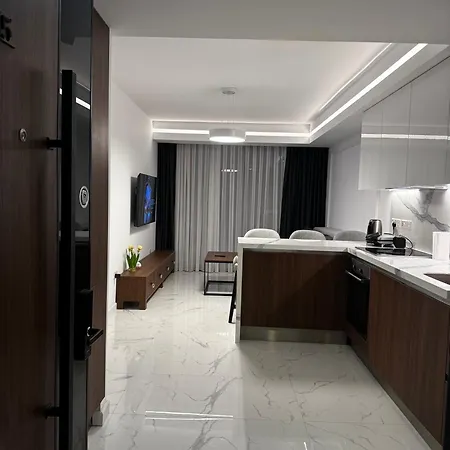 Grand Sapphire Holliday *