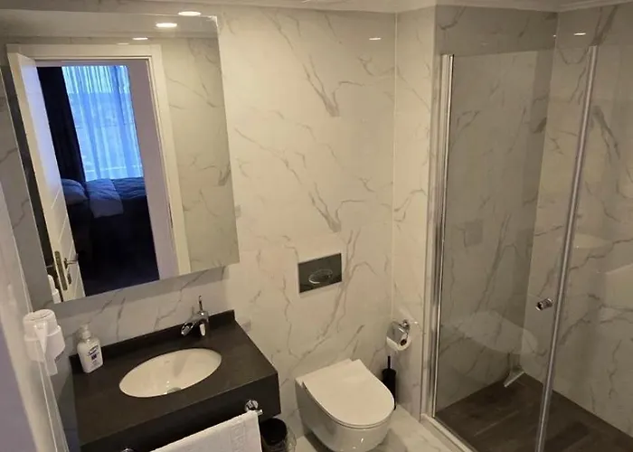 Grand Sapphire Holliday