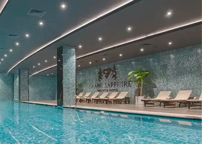 Grand Sapphire Holliday