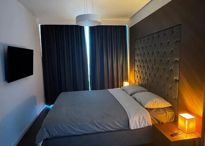 Grand Sapphire Holliday Trikomo